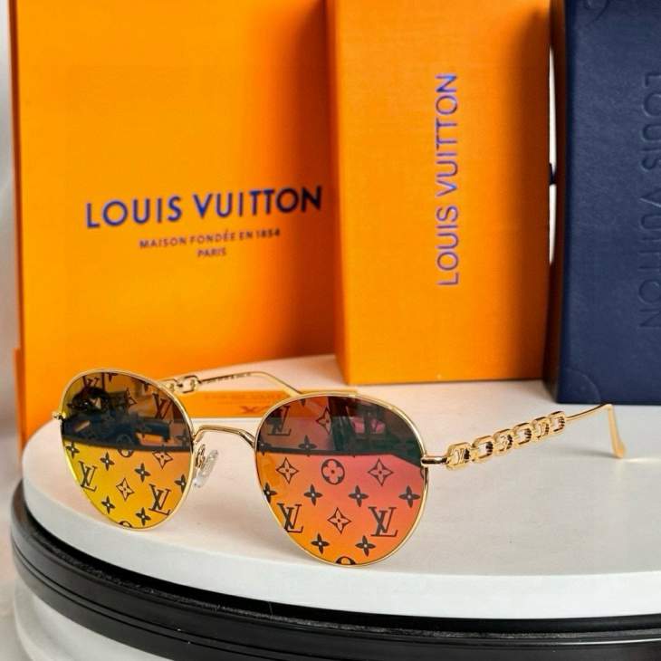 Picture of Louis Vuitton Sunglasses _SKUfw74861345fw